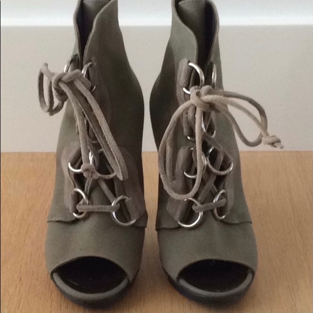 Sexy Zanotti ankle booties  size 5